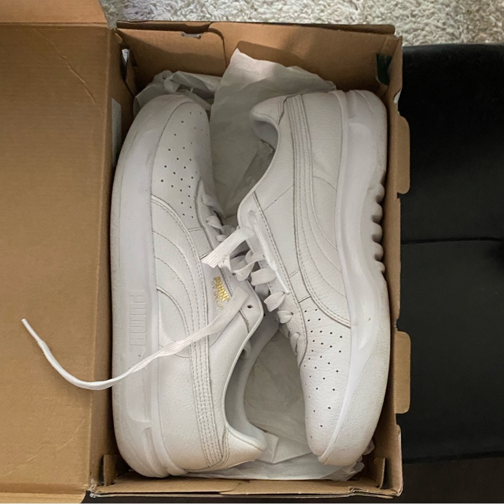 Puma Gv Special white leather sneaker men’s size 11 has some smudges as pictured